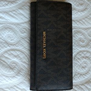 Michael kors wallet